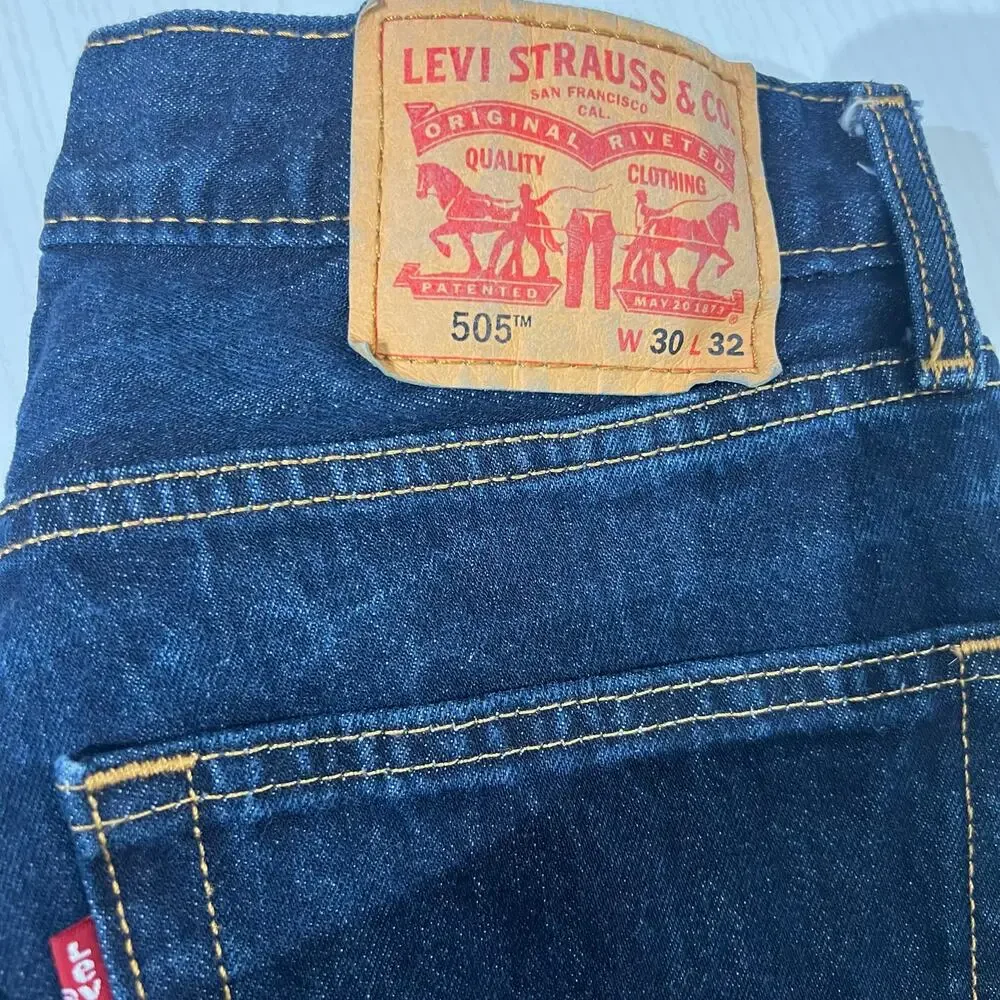 Levi's 505 Relaxed Straight Leg Denim Blue Jeans | Men's Size 30X32